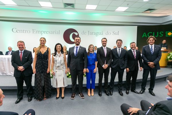 Legado e renovação são enaltecidos por lideranças na posse da nova diretoria da ACIJS