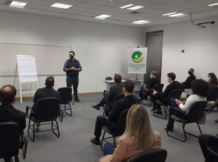 Estabelecer conexões e atuar como ecossistema fortalece cadeias de negócios, indica presidente da ACIJS a jovens empreendedores