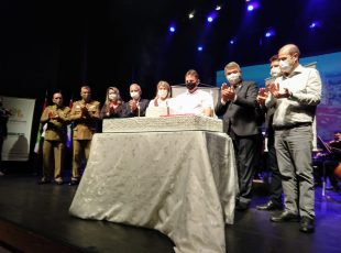 Tradição que se repete, bolo de aniversário é presente nos 145 anos de Jaraguá do Sul