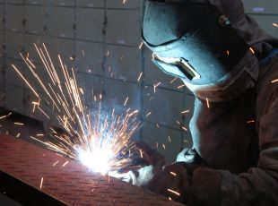 Falta de insumos afeta sete em cada 10 indústrias no Brasil, mostra estudo da CNI
