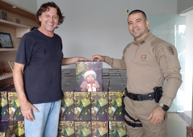 ACIJS doa cestas de Natal ao 14º Batalhão de Polícia Militar