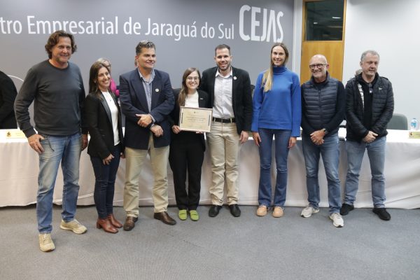 Câmara de Vereadores reconhece presença da ACIJS no desenvolvimento regional