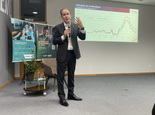 Economista cita ‘otimismo cauteloso’, e diz que Brasil não deve passar por crise