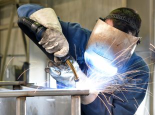 Economista apresenta cenários e oportunidades a empresas do setor eletrometalmecânico