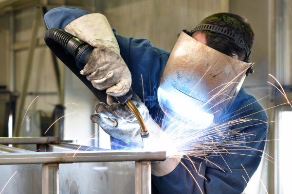 Economista apresenta cenários e oportunidades a empresas do setor eletrometalmecânico