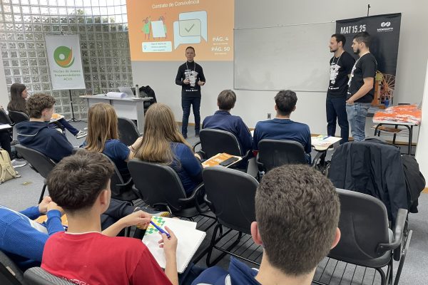 Programa estimula estudantes do ensino médio ao empreendedorismo