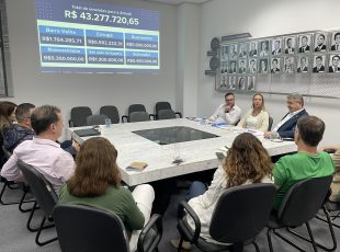 Deputado Antídio Lunelli apresenta balanço de atuação e recebe pleito da ACIJS