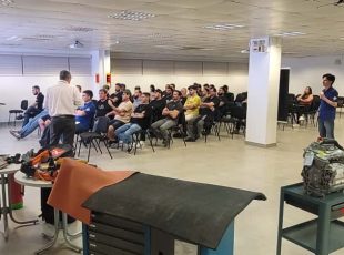 Nucleados de Automecânicas buscam qualificação para atender à crescente demanda de veículos elétricos