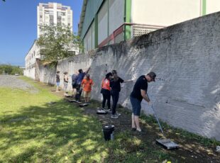 Voluntários revitalizam área central de Jaraguá do Sul